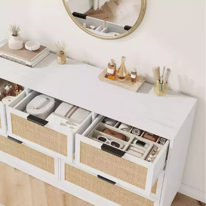Commode en rotin à 7 tiroirs, large de 55in, avec poignées en métal et base robuste en bois, pour chambre, salon ou chambre de bébé