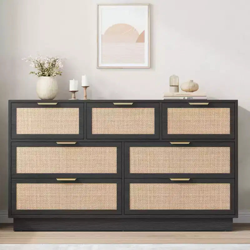Commode en rotin à 7 tiroirs, large de 55in, avec poignées en métal et base robuste en bois, pour chambre, salon ou chambre de bébé